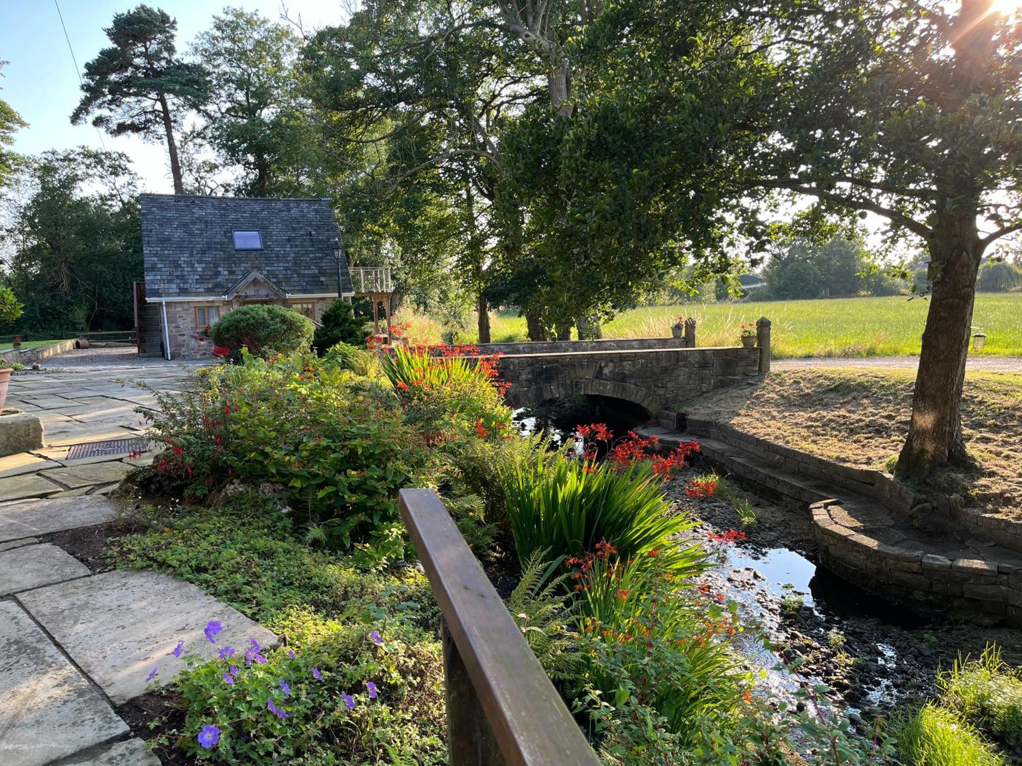 Cosy Alpine Cottage In The Heart Of Lancashire Catterall ภายนอก รูปภาพ